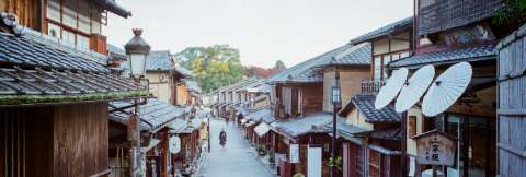 酒店附近的团体行程